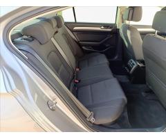 Volkswagen Passat 2,0 TDi DSG NAVI LED TEMPMAT - 25