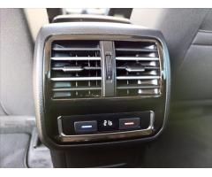 Volkswagen Passat 2,0 TDi DSG NAVI LED TEMPMAT - 32