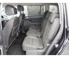 Volkswagen Touran 2.0 TDi 110 kW ACC REZERVOVÁNO - 24