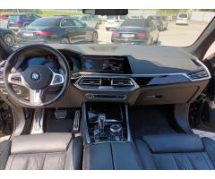 BMW X5 4,4 M50i xDrive AT,PANO,TAŽNÉ - 9