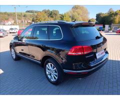 Volkswagen Touareg 3,0 V6TDI,ČR,1MAJ,SERVISKA,KŮŽE, - 6