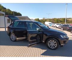 Volkswagen Touareg 3,0 V6TDI,ČR,1MAJ,SERVISKA,KŮŽE, - 8