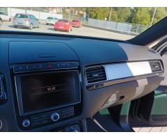 Volkswagen Touareg 3,0 V6TDI,ČR,1MAJ,SERVISKA,KŮŽE, - 27