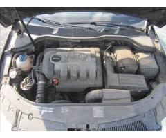 Volkswagen Passat Variant 2.0TDi DSG Highline, aut. KLIMA - 38