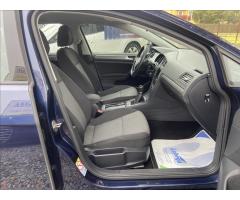 Volkswagen Golf 1,6 TDi  Serviska,Tempomat - 23