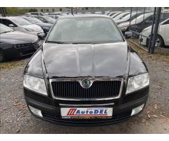 Škoda Octavia 1,6 MPi  Tempomat,Senzory,AC - 9