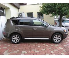 Mitsubishi Outlander 2,2 DI-D 140PS  Nomad 4x4 - 6