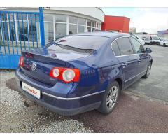 Volkswagen Passat 2,0 TDI COMFORTLINE - 3