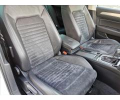 Volkswagen Passat Variant 2.0 TDI Highline DSG - 17