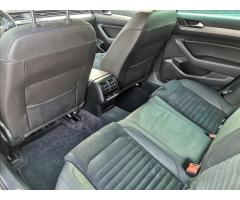 Volkswagen Passat Variant 2.0 TDI Highline DSG - 18