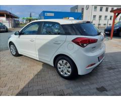 Hyundai i20 1,2 i Family Plus ČR S.KNIHA - 13