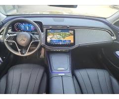 Mercedes-Benz Třídy E 2,0 E 220 d 4M Distronic - 11