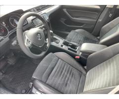 Volkswagen Passat 2,0 BiTDI 176kW 4MOT DSG Highline - 11