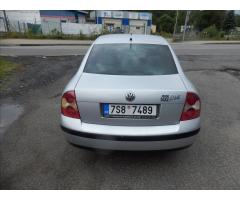 Volkswagen Passat 1,8 T Comfortline - 9