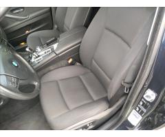 BMW Řada 5 2,0 520d Touring Automat - 13