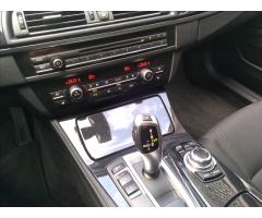 BMW Řada 5 2,0 520d Touring Automat - 33