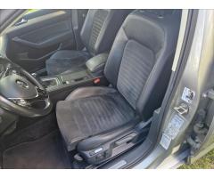 Volkswagen Passat 2,0 TDI 140kW 4MOT DSG Highl. - 13