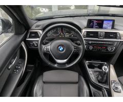 BMW Řada 3 2,0 F31 320d 135kW MODERN LINE - 13