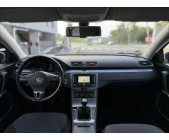 Volkswagen Passat 1,4   TSI 90kW LED ALU NAV 1.MAJITEL - 11