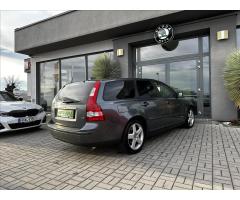 Volvo V50 2,4   D5 132kW AUTOMAT MOMENTUM - 8