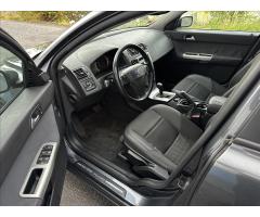 Volvo V50 2,4   D5 132kW AUTOMAT MOMENTUM - 9