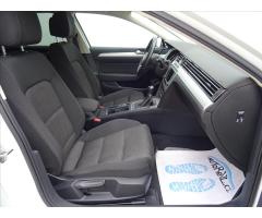 Volkswagen Passat 2,0 TDi,110kW,129tkm,serv.kn - 12