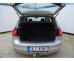 Volkswagen Golf 1,4 i,16V,1majČR,serv.kn,klima - 18