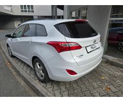 Hyundai i30 1.6i ČR, serv.kn.,1.maj. - 3