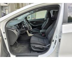 Hyundai i30 1.6i ČR, serv.kn.,1.maj. - 9