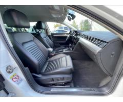 Volkswagen Passat 2,0 TDI 140KW 4X4 DSG R-LINE - 25