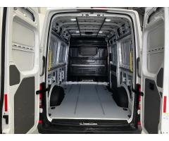 Volkswagen Crafter 2,0 30 TDI 103kW 8Auto  L2 H3 - 17