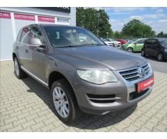 Volkswagen Touareg 3,0 TDI V6  6AT 4Motion - 8