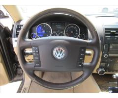 Volkswagen Touareg 3,0 TDI V6  6AT 4Motion - 14