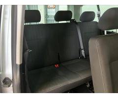 Volkswagen Caravelle 2,0 TDI 7DSG  8.míst - 19