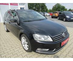 Volkswagen Passat 2,0 TDI Highline 6DSG - 9