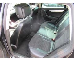 Volkswagen Passat 2,0 TDI Highline 6DSG - 11