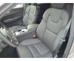 Volvo XC60 B5 AWD PlusDark, REZERVACE - 8