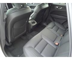 Volvo XC60 B5 AWD PlusDark, REZERVACE - 9