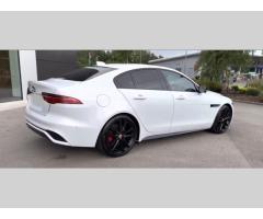 Jaguar XE D200 R-Dynamic Black - 7