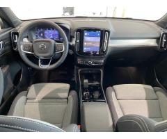 Volvo XC40 PLUS B4 BLIS,PILLOT Assist,H/K - 17