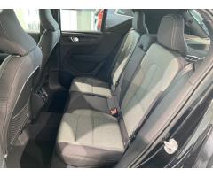 Volvo XC40 PLUS B4 BLIS,PILLOT Assist,H/K - 19