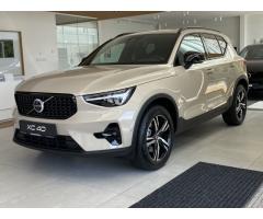 Volvo XC40 PLUS B3 PIXEL LED, ACC, BLIS - 1