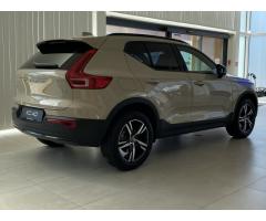 Volvo XC40 PLUS B3 PIXEL LED, ACC, BLIS - 4