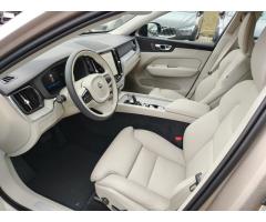 Volvo XC60 B4 AWD, záruka, BLIS - 9