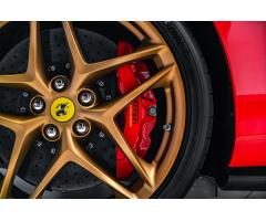 Ferrari Roma Roma V8 Magneride, karbon/LEDs - 10