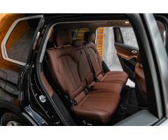 BMW X7 BR xDrive 30d, H/K, PANO, MASÁ - 17