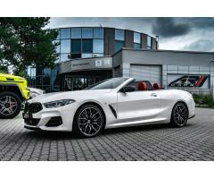 BMW Řada 8 4.4 M850i xDrive AT Cabrio - 29