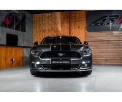 Ford Mustang Fastback 5.0 V8 GT, KAMERA - 5