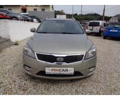 Kia Ceed 1,6 CRDi 85kW Exclusive - 2