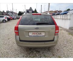 Kia Ceed 1,6 CRDi 85kW Exclusive - 6